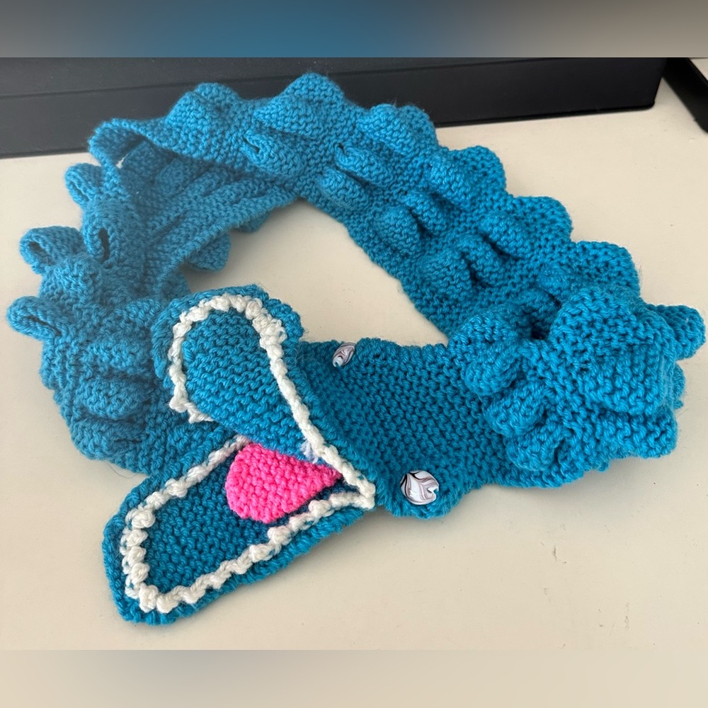 NEW Artisan Hand Knit Handmade Alligator Crocodile Gator Scarf Whimsical Blue Gr